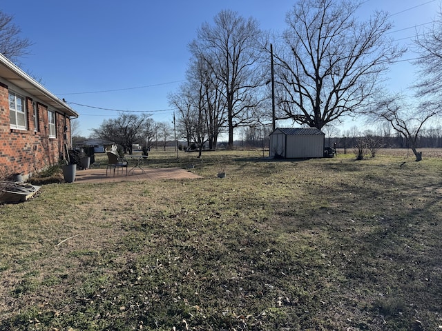 view of yard featuring an outbuilding and a storage shed