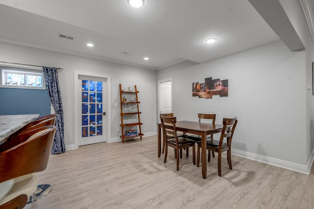 dining room with visible vents, baseboards, light wood-style flooring, ornamental molding, and recessed lighting