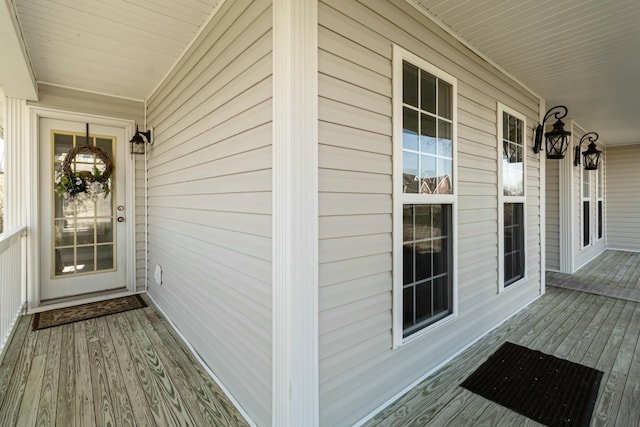 property entrance with covered porch