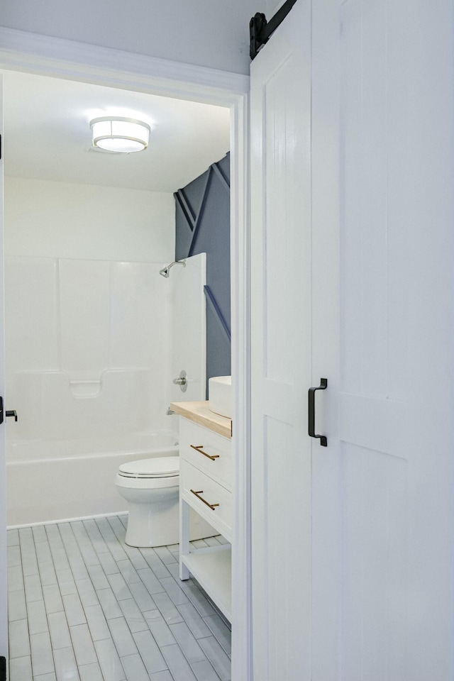 full bathroom with toilet and washtub / shower combination