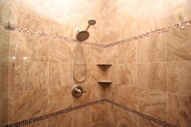 details with a tile shower