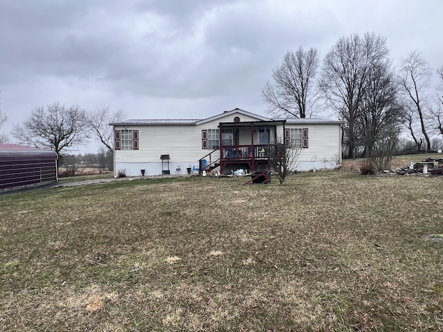 view of front of property with a front lawn