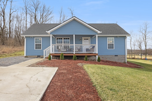 view of front of property featuring covered porch, a shingled roof, crawl space, and a front yard