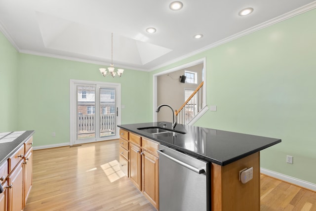 kitchen featuring a sink, crown molding, a kitchen island with sink, and dishwasher