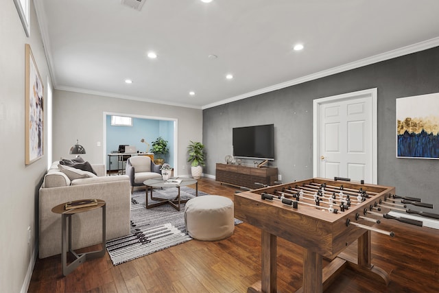 recreation room with recessed lighting, baseboards, crown molding, and hardwood / wood-style floors