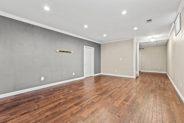 basement with visible vents, baseboards, wood-type flooring, ornamental molding, and recessed lighting