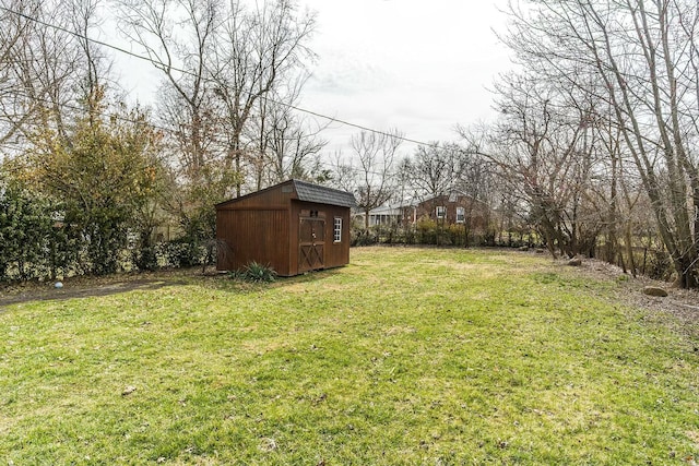 view of yard with a shed and an outdoor structure