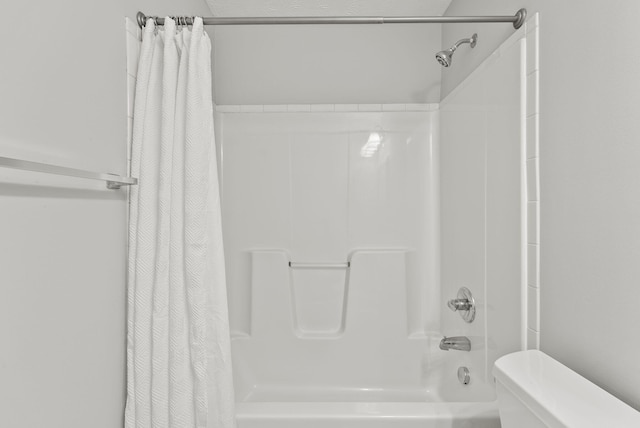 full bath featuring shower / bath combo with shower curtain and toilet