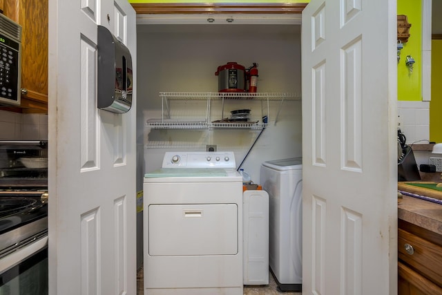 clothes washing area featuring laundry area and independent washer and dryer