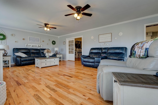 living area featuring light wood-type flooring, ceiling fan, and crown molding