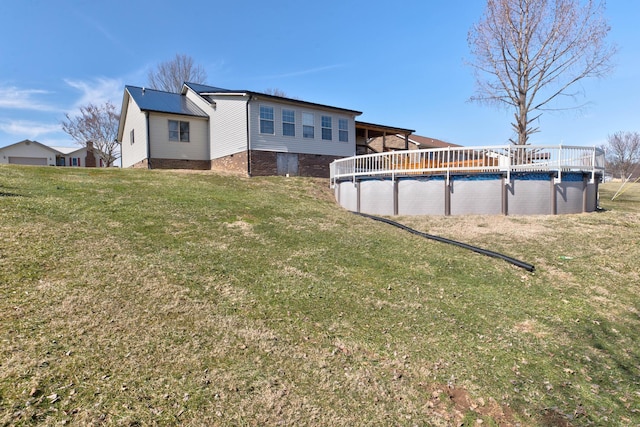 view of yard featuring a fenced in pool