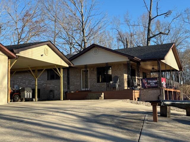 view of front of property featuring covered porch and concrete driveway