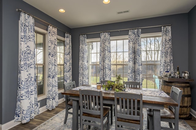 dining area featuring baseboards, visible vents, wood finished floors, and recessed lighting