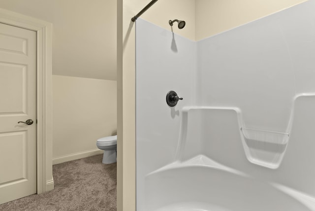 bathroom featuring vaulted ceiling, a shower, and toilet