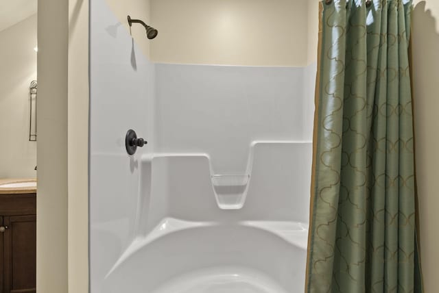 bathroom featuring a shower with curtain and vanity