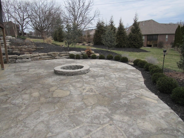 view of patio with a fire pit