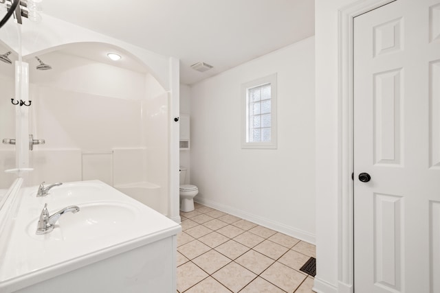 full bathroom featuring baseboards, visible vents, a sink, tile patterned floors, and toilet