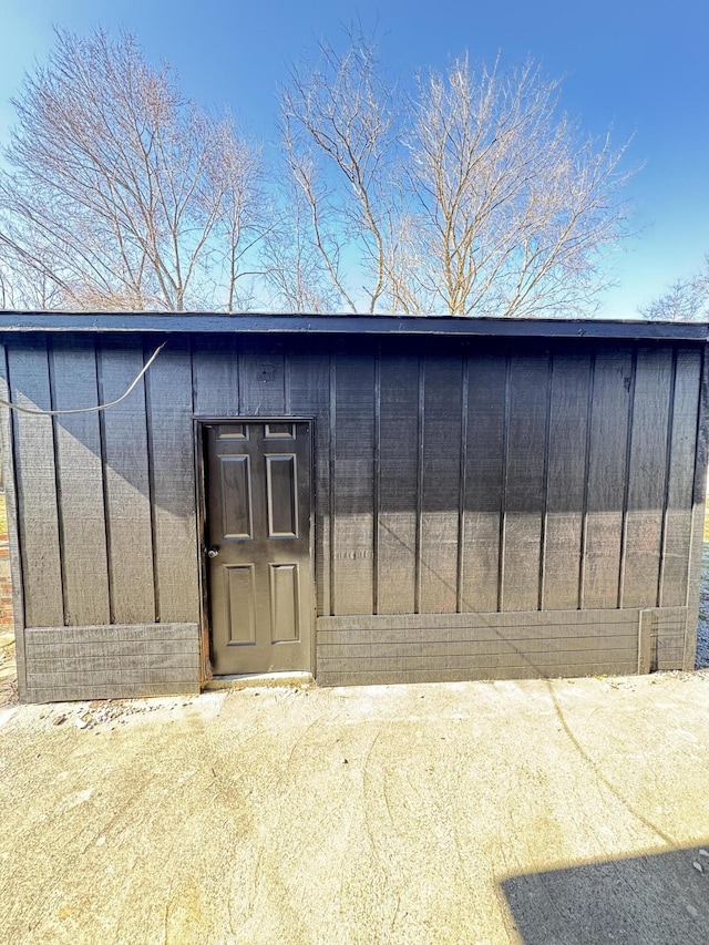 view of outbuilding