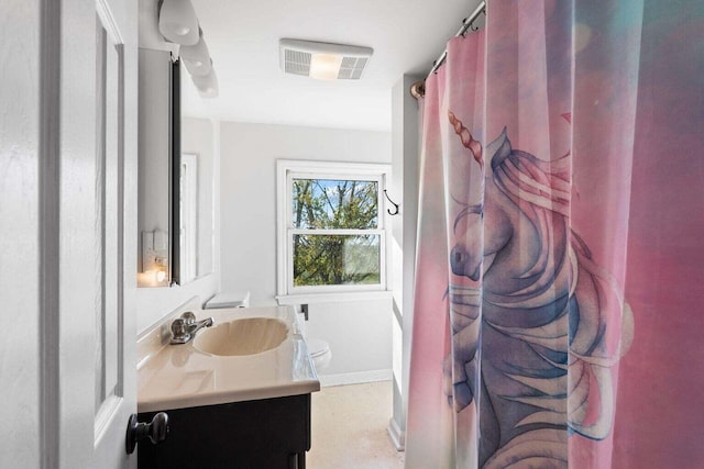 bathroom with visible vents, a shower with shower curtain, toilet, vanity, and baseboards