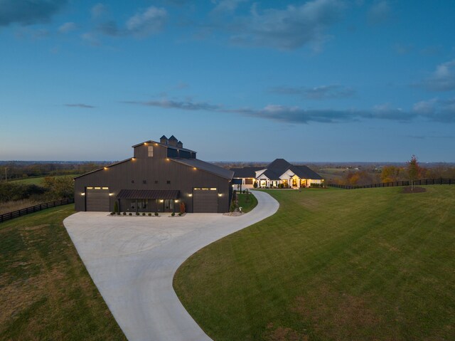 view of front of property featuring a front yard, fence, and driveway