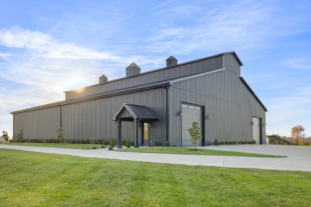 view of building exterior featuring an outbuilding