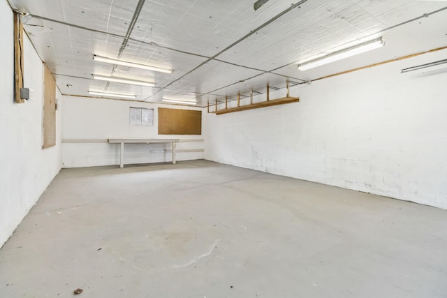 garage featuring concrete block wall