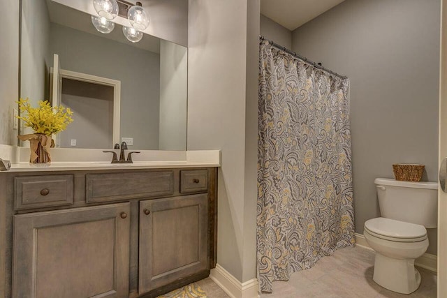 full bath with a shower with shower curtain, vanity, toilet, and baseboards