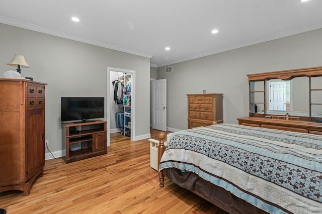 767 Flint Ridge Rd, Versailles, KY 40383 - bedroom featuring a spacious closet, visible vents, light wood-type flooring, crown molding, and baseboards