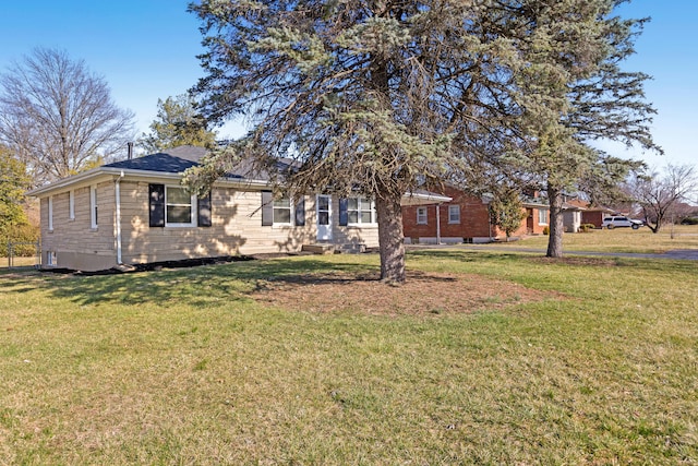 view of front facade with a front yard