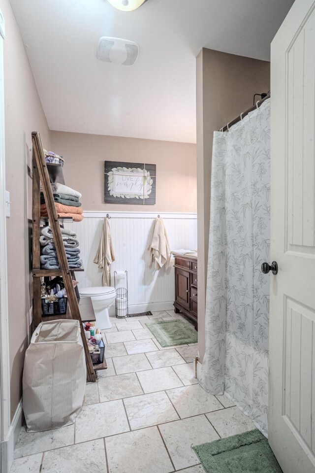 1204 Meadow Brook Dr, Lawrenceburg, KY 40342 - bathroom with a wainscoted wall, a shower with curtain, and stone tile flooring