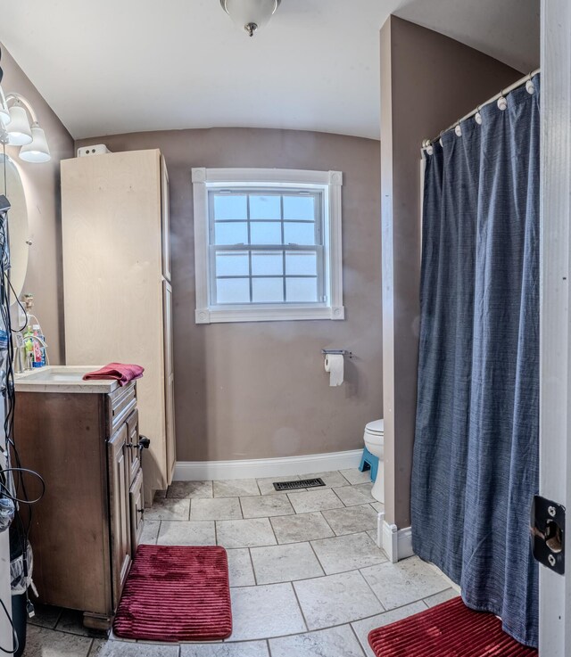 1204 Meadow Brook Dr, Lawrenceburg, KY 40342 - full bathroom with visible vents, toilet, vanity, and baseboards