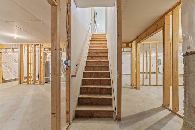 staircase featuring concrete flooring