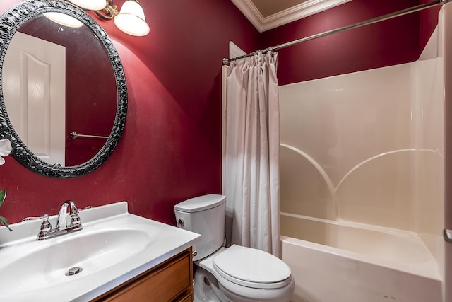 full bathroom with shower / tub combo with curtain, toilet, vanity, and ornamental molding