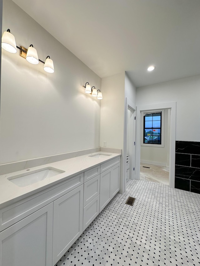 300 Morgan Leigh Ln, Nicholasville, KY 40356 - full bathroom featuring double vanity and recessed lighting