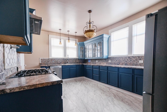 kitchen featuring backsplash, appliances with stainless steel finishes, marble finish floor, blue cabinets, and a sink