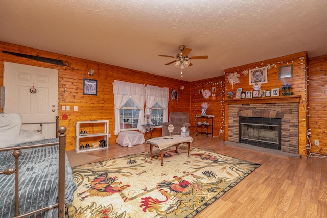 dining area with light wood finished floors, crown molding, ceiling fan, a tray ceiling, and a textured ceiling