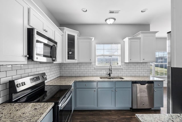 kitchen featuring a sink, visible vents, appliances with stainless steel finishes, and white cabinetry