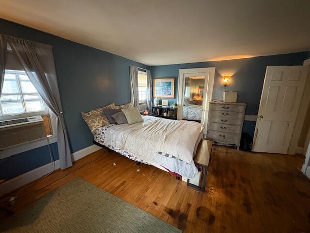 108 Linden Ave, Frankfort, KY 40601 - bedroom with baseboards and wood finished floors