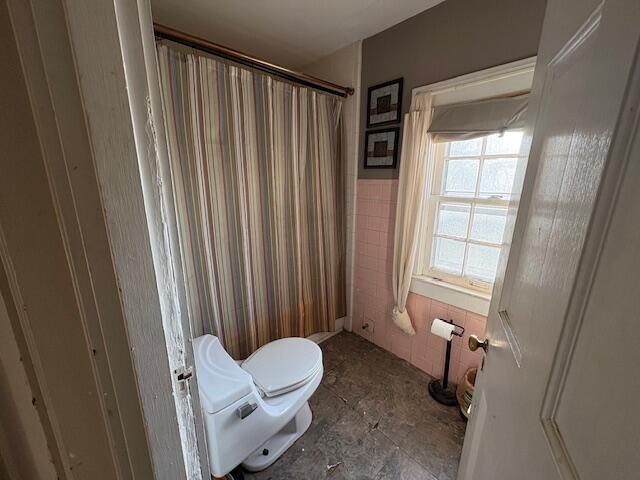 108 Linden Ave, Frankfort, KY 40601 - full bathroom with tile walls, toilet, and curtained shower
