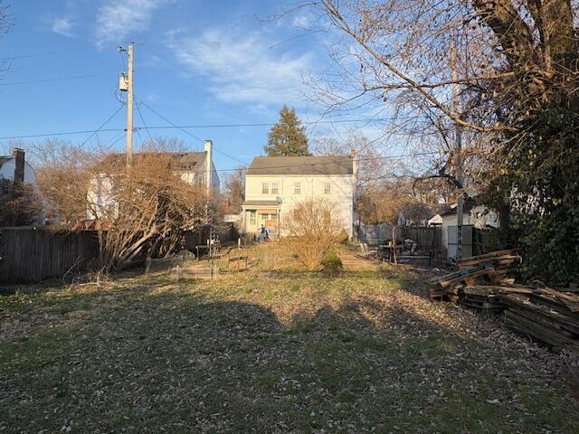 108 Linden Ave, Frankfort, KY 40601 - view of yard with fence