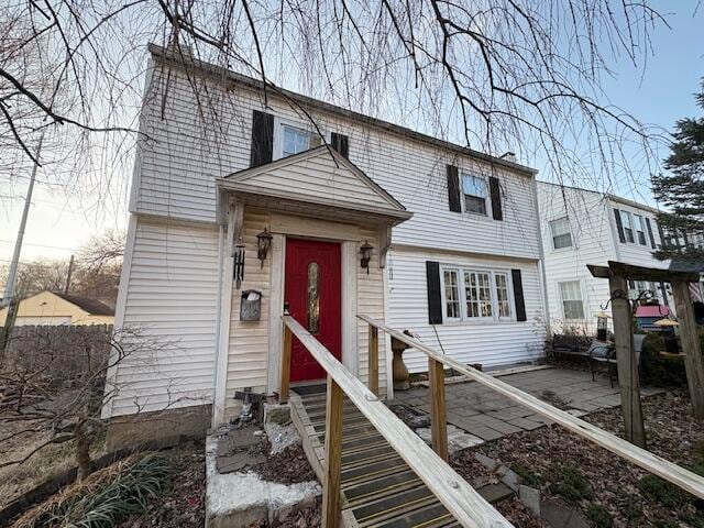 108 Linden Ave, Frankfort, KY 40601 - colonial home with entry steps and a patio area
