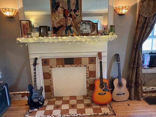 108 Linden Ave, Frankfort, KY 40601 - room details with wood finished floors and ornamental molding