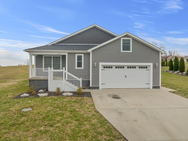 view of front facade featuring driveway, an attached garage, and a front lawn