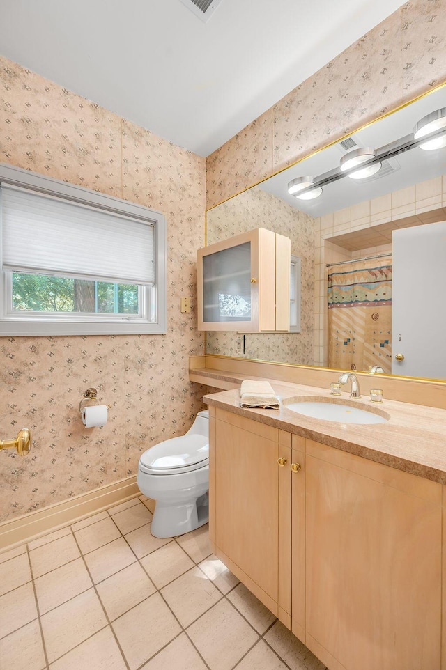 bathroom featuring a shower with curtain, toilet, wallpapered walls, tile patterned flooring, and baseboards