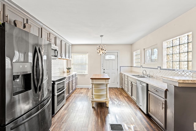 kitchen featuring a chandelier, light countertops, visible vents, stainless steel appliances, and a sink