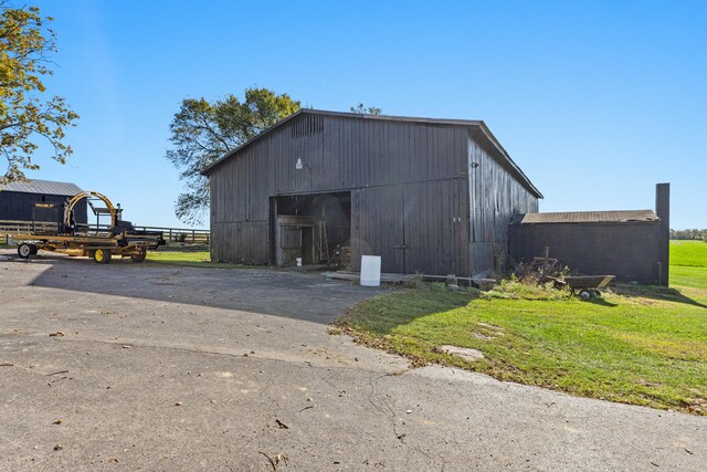 view of barn with a lawn