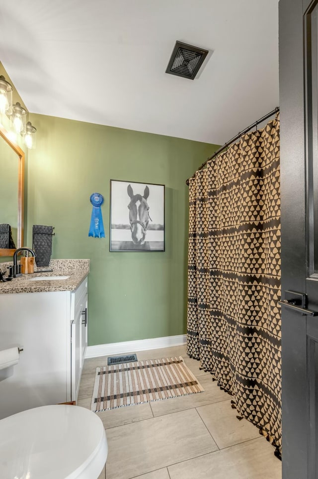 bathroom with vanity, curtained shower, baseboards, and visible vents