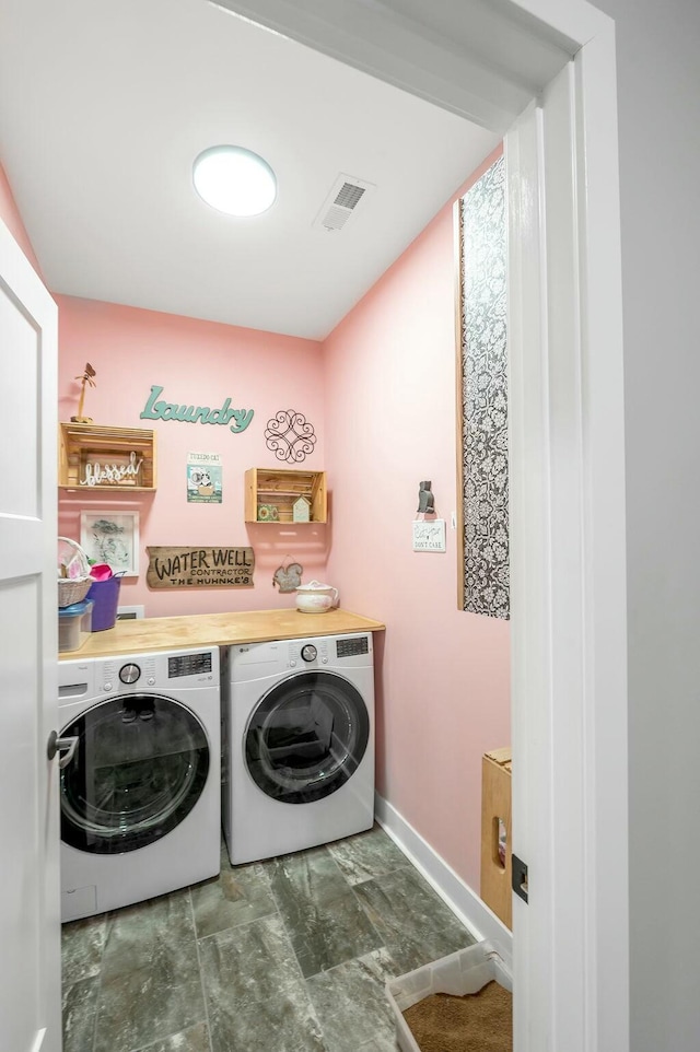 laundry room featuring visible vents, baseboards, washing machine and dryer, and laundry area