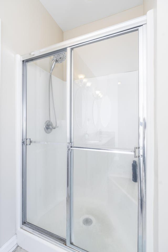 full bathroom featuring a stall shower