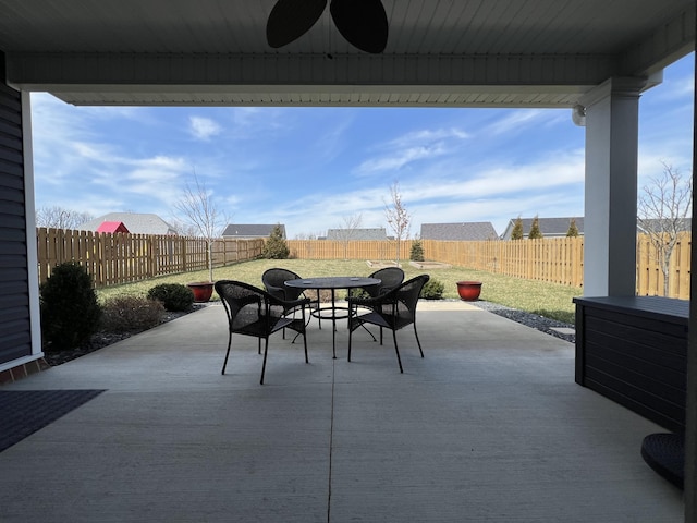 view of patio with a fenced backyard, outdoor dining area, and a ceiling fan